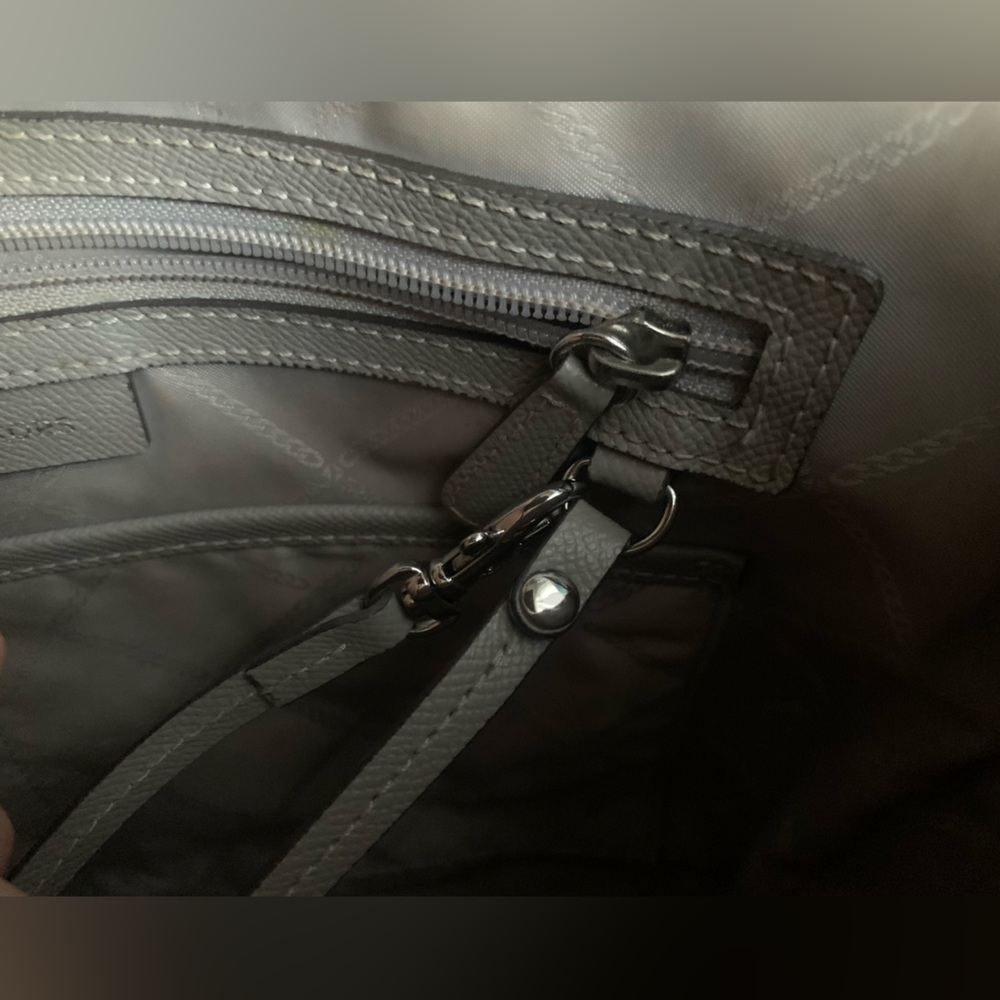 Michael Kors Grey Jet Set Top Zip Tote - Picture 4 of 4